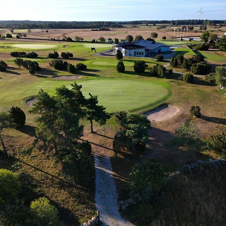 Naer Golfklubb Stugbyn Hotel Ljugarn Bagian luar foto