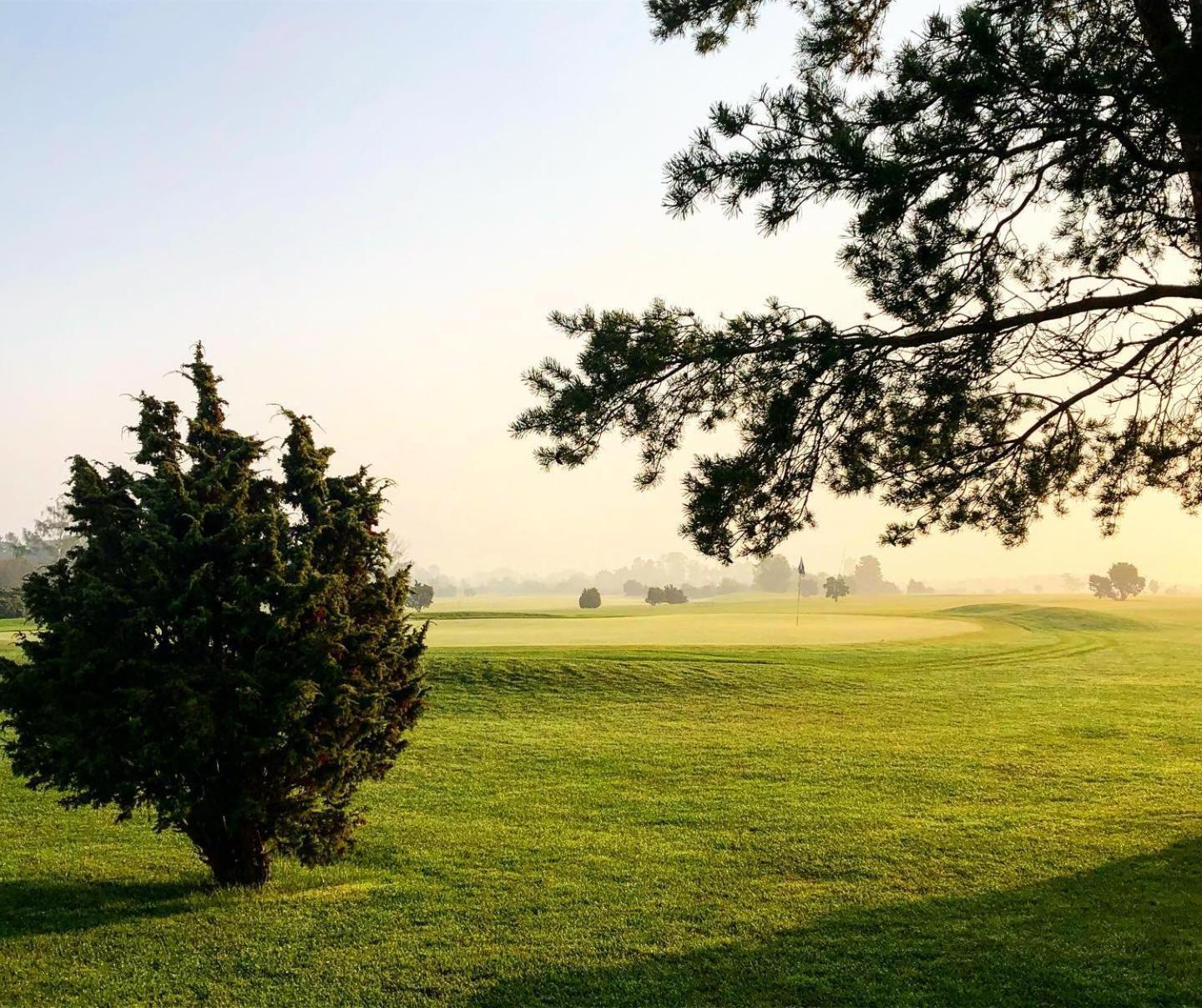 Naer Golfklubb Stugbyn Hotel Ljugarn Bagian luar foto